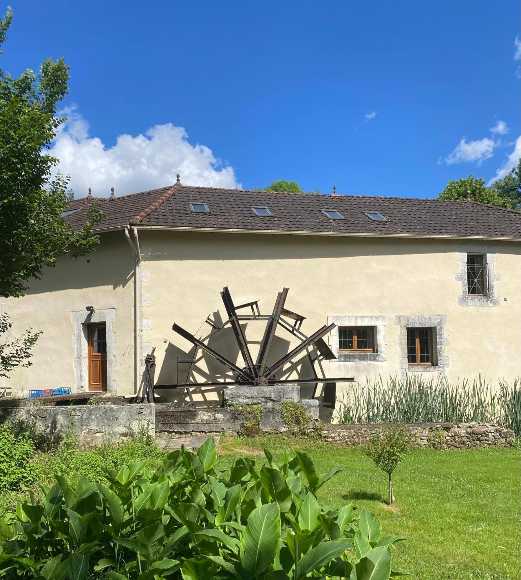 Moulin Du Fontcourt Bed & Breakfast Chasseneuil-sur-Bonnieure Bagian luar foto