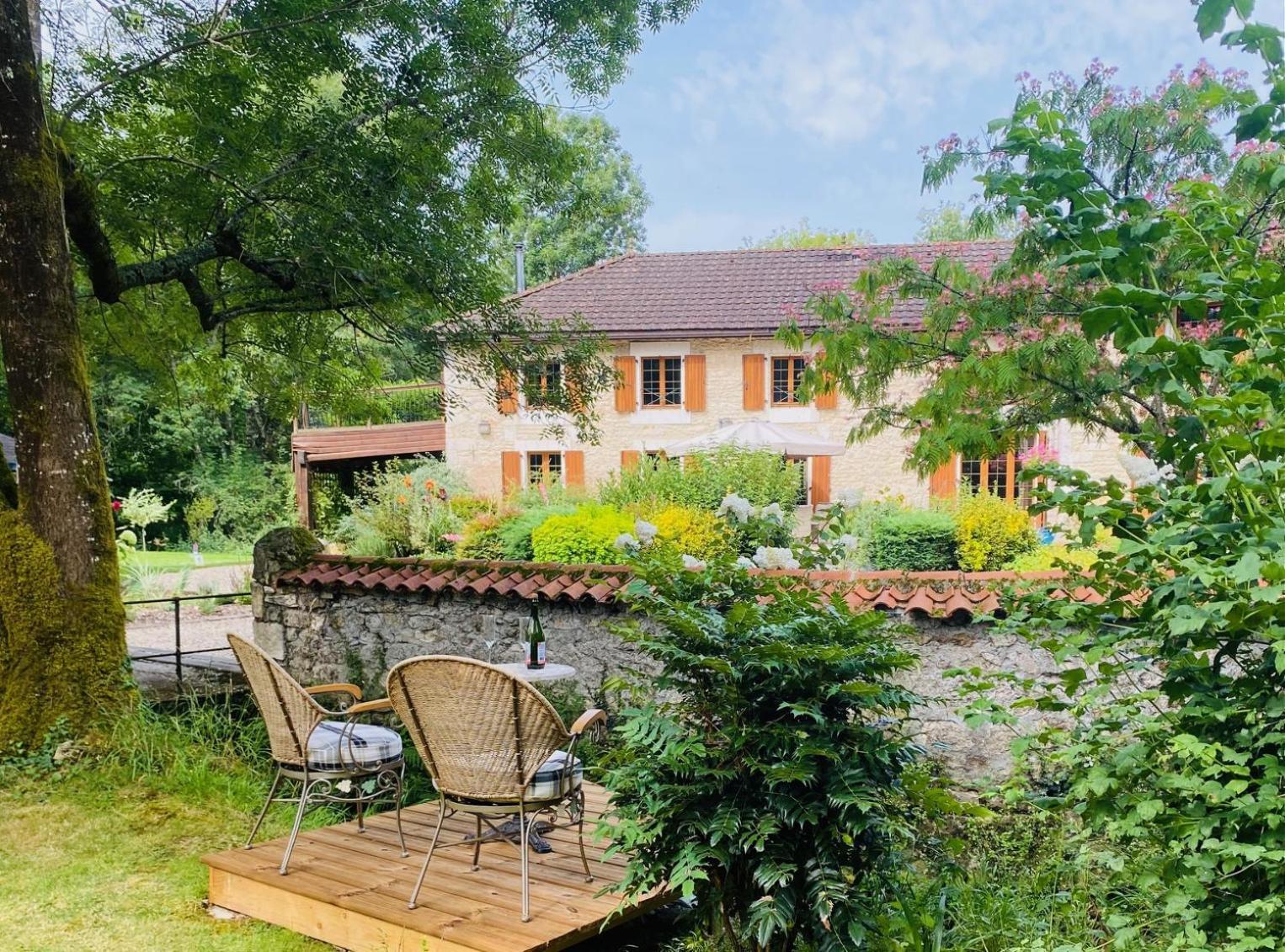 Moulin Du Fontcourt Bed & Breakfast Chasseneuil-sur-Bonnieure Bagian luar foto