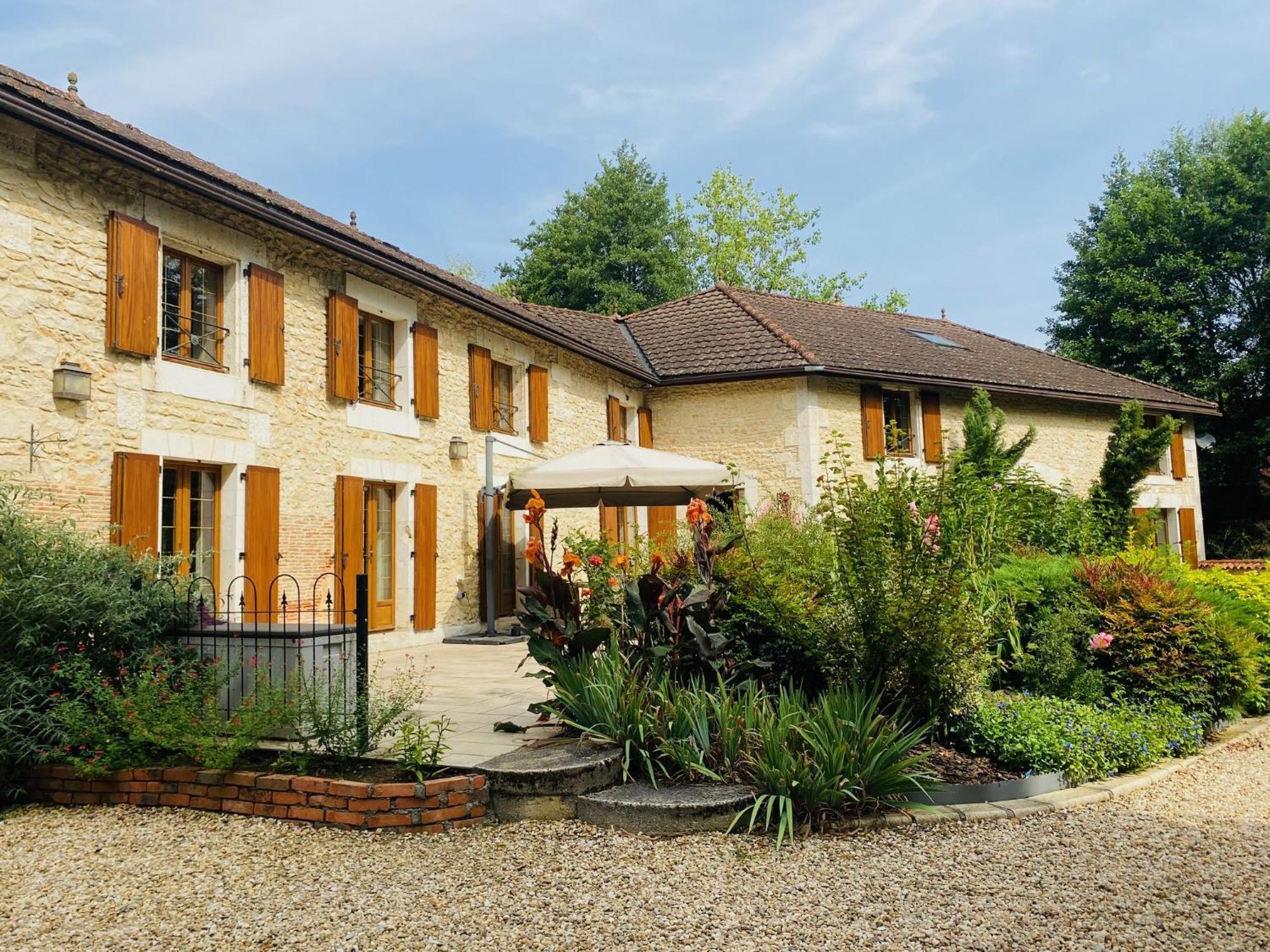 Moulin Du Fontcourt Bed & Breakfast Chasseneuil-sur-Bonnieure Bagian luar foto