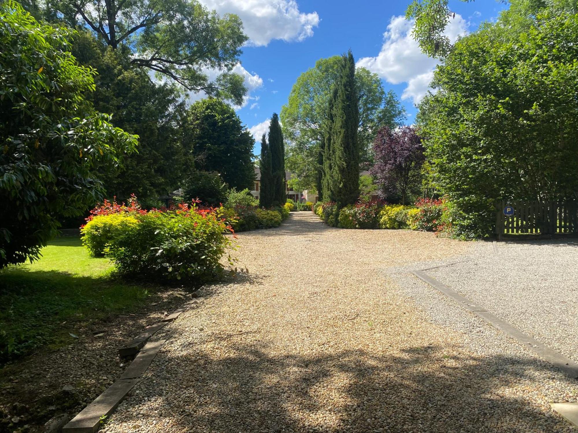 Moulin Du Fontcourt Bed & Breakfast Chasseneuil-sur-Bonnieure Bagian luar foto