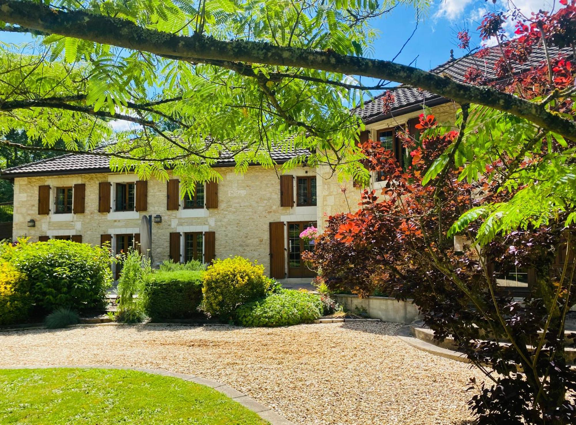 Moulin Du Fontcourt Bed & Breakfast Chasseneuil-sur-Bonnieure Bagian luar foto