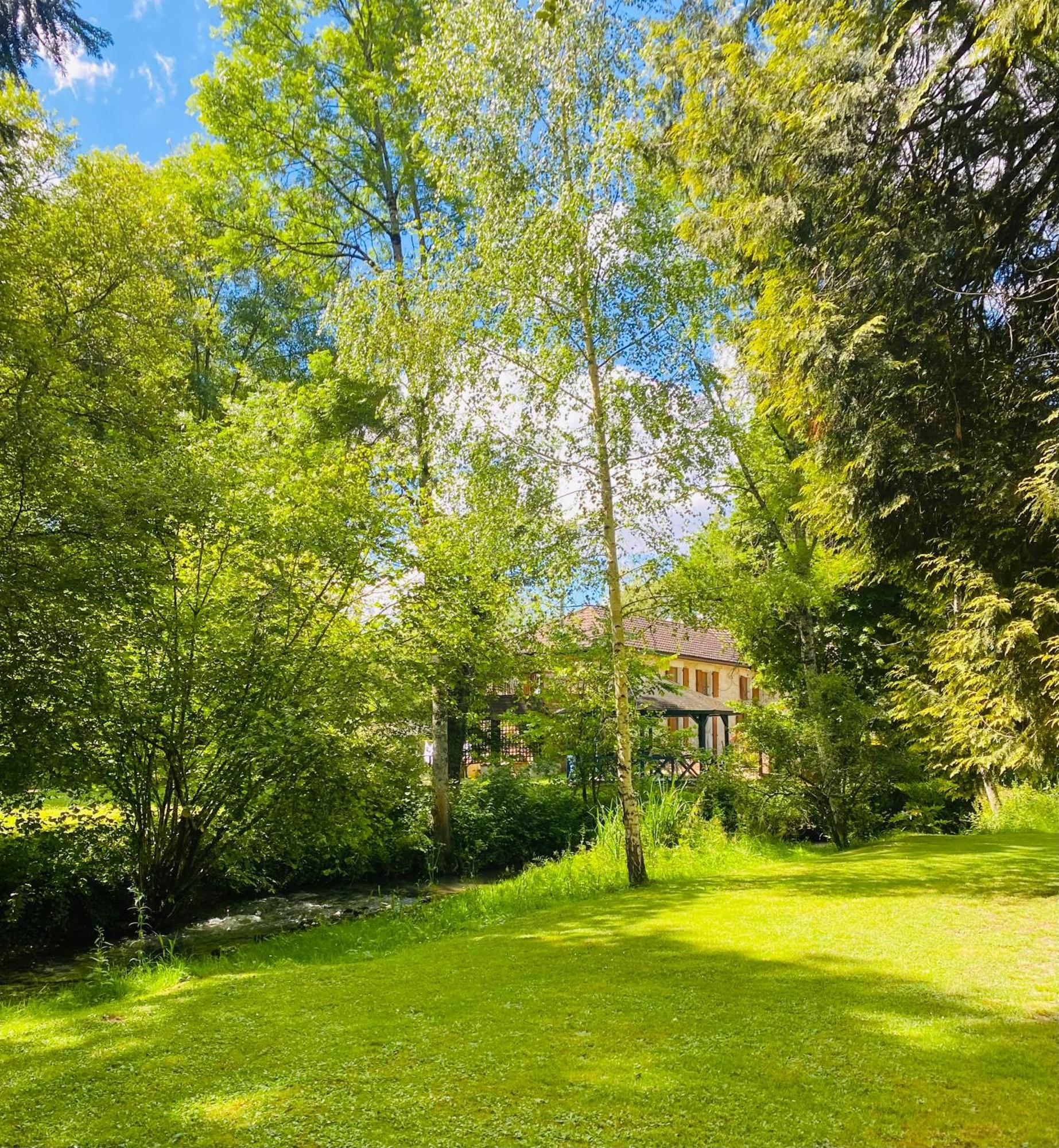 Moulin Du Fontcourt Bed & Breakfast Chasseneuil-sur-Bonnieure Bagian luar foto